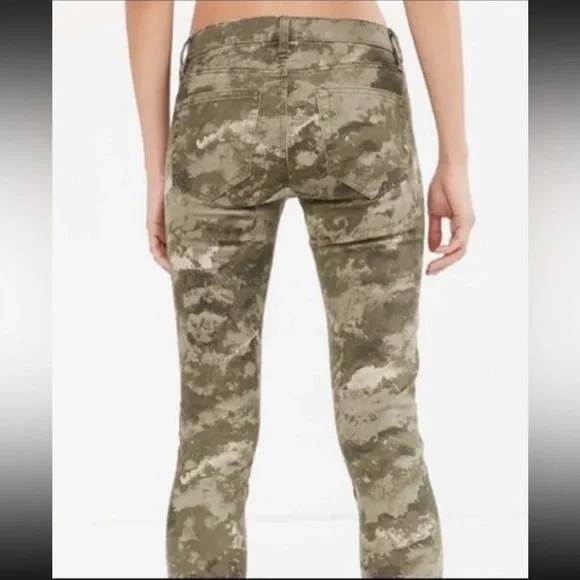 MOVING SALE | Urban Outfitters BDG Women’s Moto-Style Camo Pants, Size 32 - Picture 2 of 9